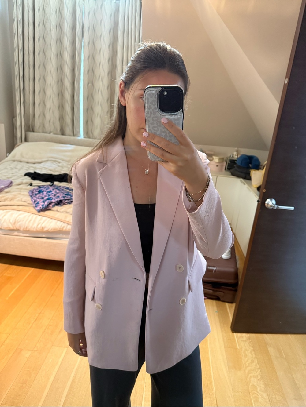 Pink aritzia blazer size 2XS runs big